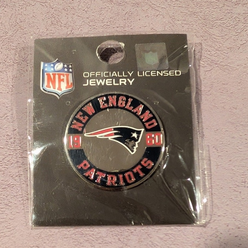 WinCraft New England Patriots Pin Silver Red Blue NFL Logo 1960 Est.